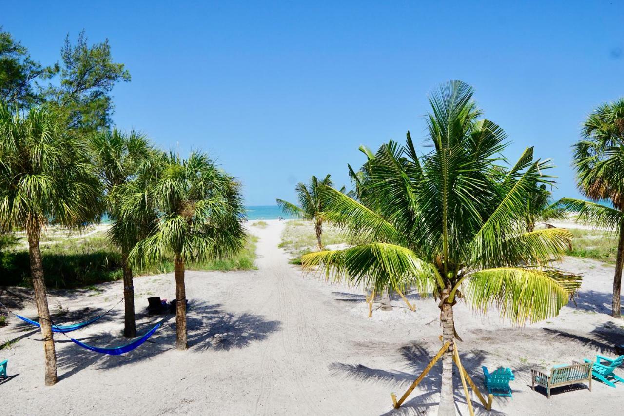 סיינט פיט ביץ' The Molloy - Treasure Island Suites & Cottages מראה חיצוני תמונה